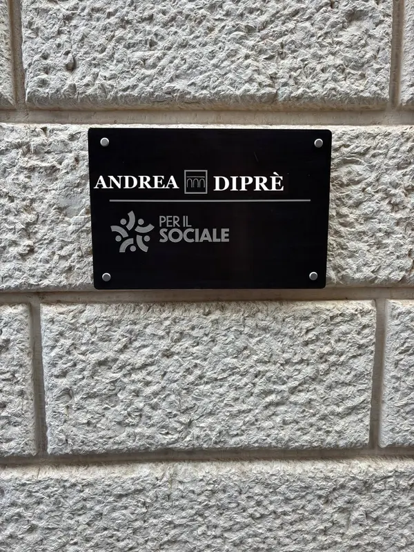 ANDREA DIPRÈ

PER IL
SOCIALE